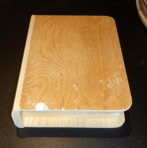 Boîte de rangement forme livre (fermée)