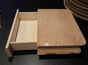 Boîte de rangement forme livre (ouverte)