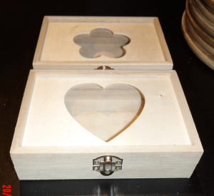 Boites en bois avec formes transparente pour voir à l'intérieur